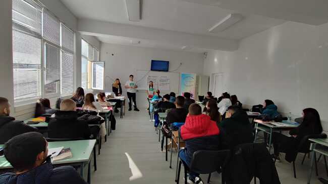 Близо 200 гимназисти от Търговище преминаха обучение по проект "Младите хора - бъдещето на Европа"