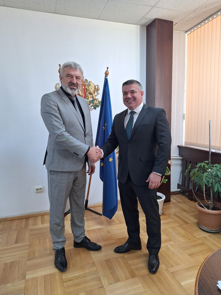 Областният управител на Разград Владимир Димитров финализира десетгодишната процедура по прехвърляне на ВиК активи между населени места от областите Русе и Разград