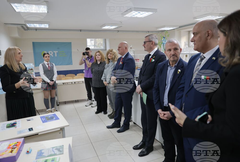 Улица на територията на знанието "134.STEM" бе открита от министрите на образованието и на туризма в 134-то Средно училище "Димчо Дебелянов" 