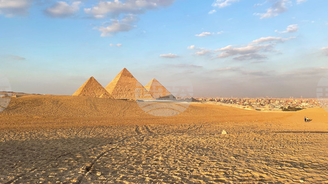  Египетската валута поевтиня до рекордни нива заради войната в региона