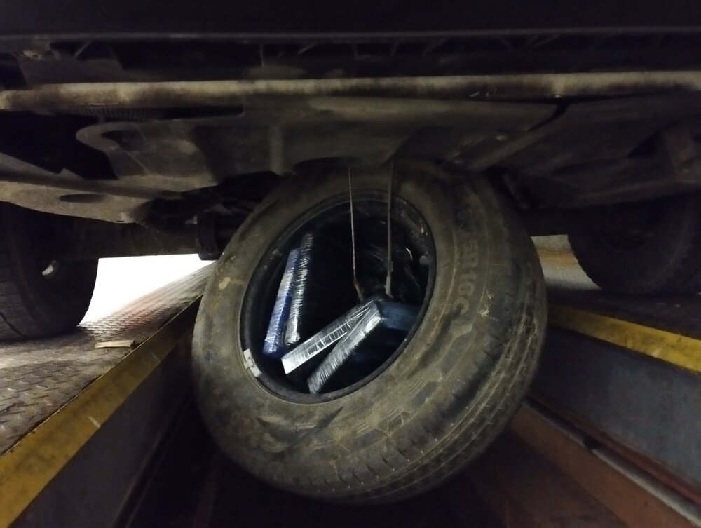 Агенция „Митници“: Кокаин в резервната гума на лек автомобил откриха митническите служители на МП Капитан Андреево