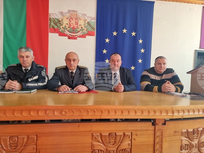 От полицията и пожарната в Ловеч са предприети мерки за нормалното и безопасно протичане на празниците