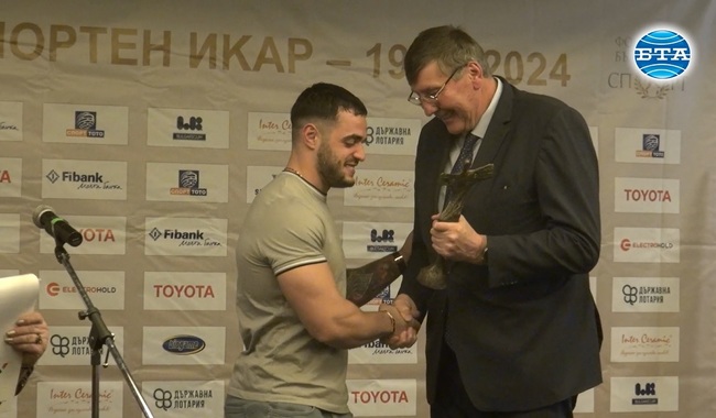 Олимпийският шампион по вдигане на тежести Карлос Насар получи наградата "Спортен Икар" за 2024 година 