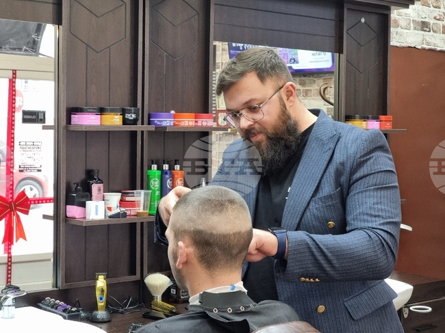 Благотворителен обяд на Коледа за деца с увреждания организира фризьорът Ахмед Сашев от Ямбол 