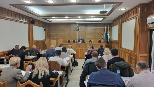 Таксата за битови отпадъци в Община Добричка се покачва от 1,6 промила до 1,8 промила за един метален контейнер
