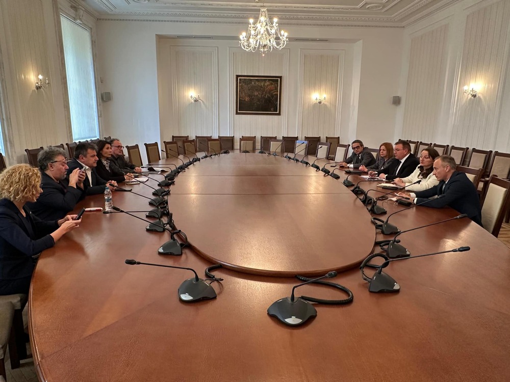 Споразумението с Украйна може да се подпише веднага от служебния кабинет, без санкция от парламента, смятат ГЕРБ-СДС и ДБ след среща
