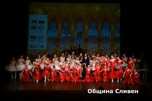 В Сливен представиха коледен балетен спектакъл "Снежната кралица"