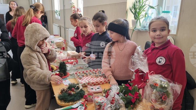 Възпитаници на Първо Основно училище в Търговище подкрепят съученици сираци с благотворителен коледен базар