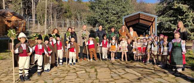 Зоопарк Стара Загора посрещна коледарчета от Детска градина 31 „Слънце“