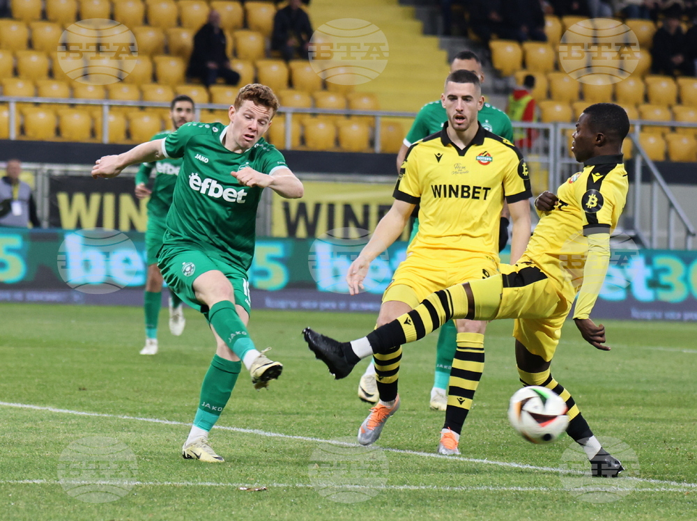 Лудогорец победи Ботев в Пловдив и завърши без загуба есенния дял от сезона в Първа футболна лига