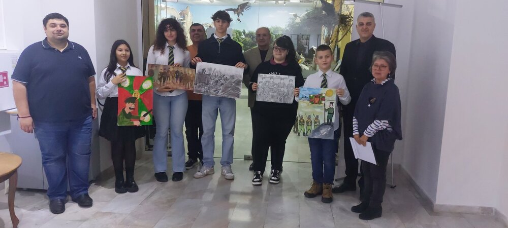 Община Русе: Връчиха наградите в конкурса за рисунка „Помни героите – 140 г. Пети пехотен Дунавски полк“