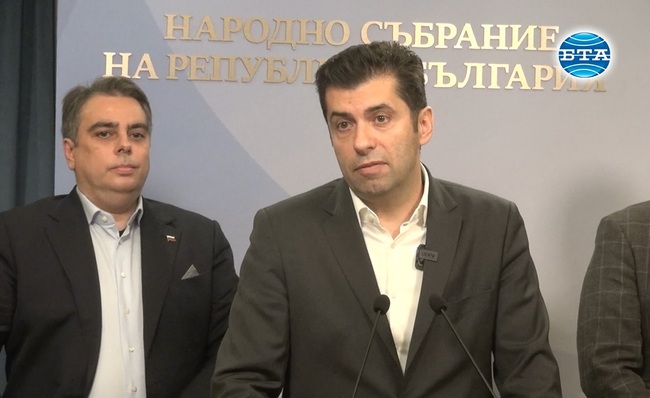 Кирил Петков заяви, че от днес е обвиняем, след като е получил призовка от съда