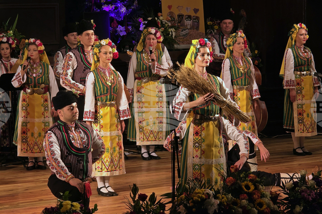 Професионален фолклорен ансамбъл „Добруджа“ отпразнува 70 години от създаването си с празничен концерт в Добрич