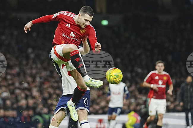 Португалски национал дари храна и дрехи на бездомни хора на Бъдни вечер