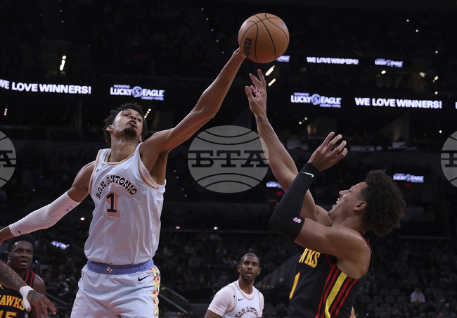 Виктор Уембаняма вкара 42 точки при успеха на Сан Антонио Спърс над Атланта в НБА