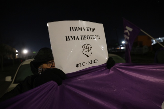 Шест часа продължиха преговорите за подписване на нов Колективен трудов договор в Столичния автотранспорт, разговорите ще продължават след Нова година