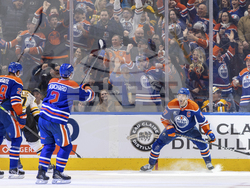 APTOPIX Bruins Oilers Hockey