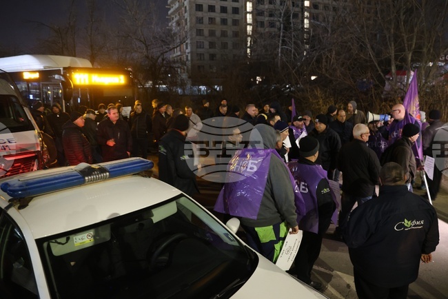 Public Transport Employees in Sofia Protest to Press for New Collective Labour Agreement, Meet with Mayor