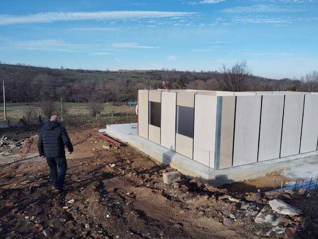 Пострадалите от пожарите в ямболските села Воден и Крайново получиха помощта от държавата за възстановяване на домовете си