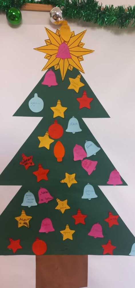 Деца със специални нужди и деца в риск участваха в коледната работилница в Казанлък