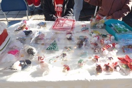 Троян - коледен базар - сувенири - украшения - социални услуги