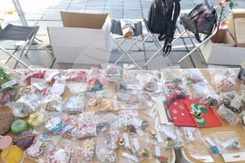 Троян - коледен базар - сувенири - украшения - социални услуги