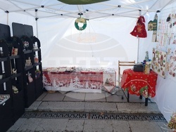 Троян - коледен базар - сувенири - украшения - социални услуги