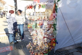 Троян - коледен базар - сувенири - украшения - социални услуги