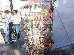 Троян - коледен базар - сувенири - украшения - социални услуги