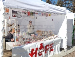 Троян - коледен базар - сувенири - украшения - социални услуги