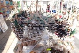 Троян - коледен базар - сувенири - украшения - социални услуги