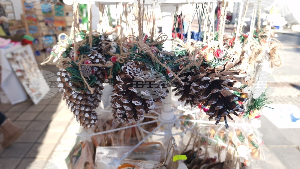 Занаятчийски произведения, сувенири и традиционни храни ще се предлагат на коледния базар в Троян