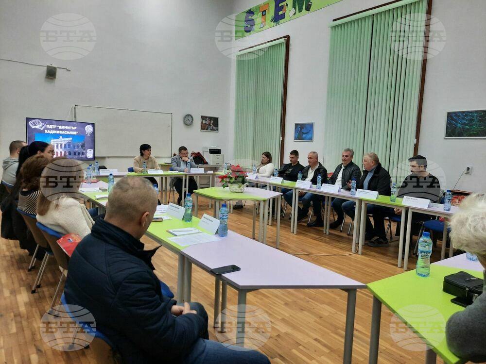 На кръгла маса в Свищов бe обсъден приемът на ученици в дуална форма на обучение през 2025/2026 г.