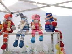 Троян - коледен базар - сувенири - украшения - социални услуги