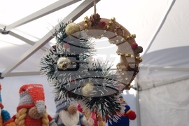 Троян - коледен базар - сувенири - украшения - социални услуги