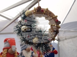 Троян - коледен базар - сувенири - украшения - социални услуги