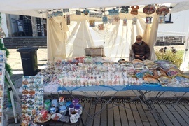 Троян - коледен базар - сувенири - украшения - социални услуги