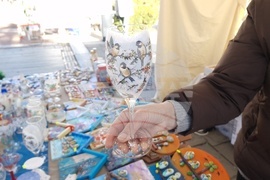 Троян - коледен базар - сувенири - украшения - социални услуги