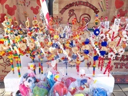 Троян - коледен базар - сувенири - украшения - социални услуги