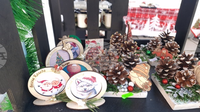 Троян - Коледен базар - сувенири - украшения - социални услуги