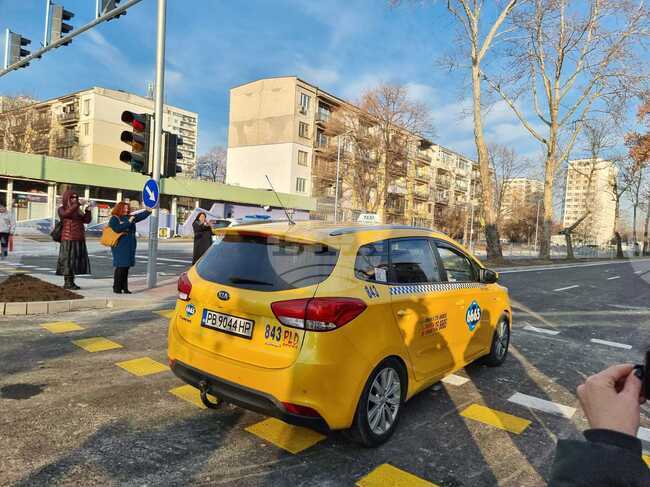 Изцяло ремонтираната улица „Царевец“ в пловдивския район „Западен“ е отворена за движение