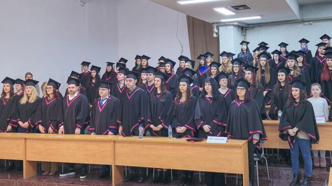 186 бакалаври и магистри от Философския факултет на ЮЗУ „Неофит Рилски“ получиха дипломите си на тържествена церемония