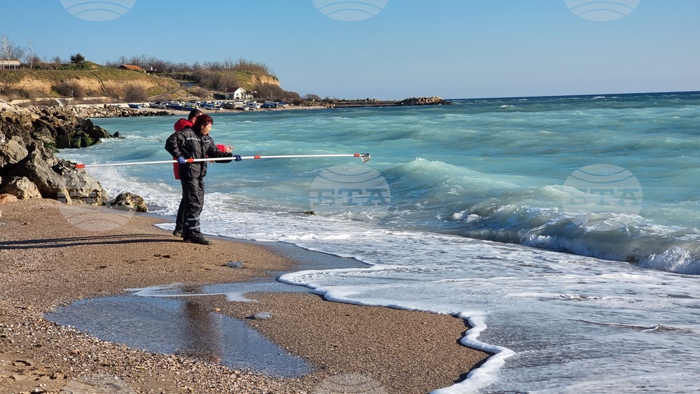 Взети са проби от морските води край Дуранкулак, Шабла и Калиакра в рамките на редовния мониторинг заради военните действия в Украйна, съобщи екоминистерството