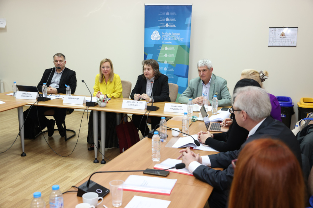 Председателят на парламента Наталия Киселова поздрави участниците в последната за годината пленарна сесия на Икономическия и социален съвет