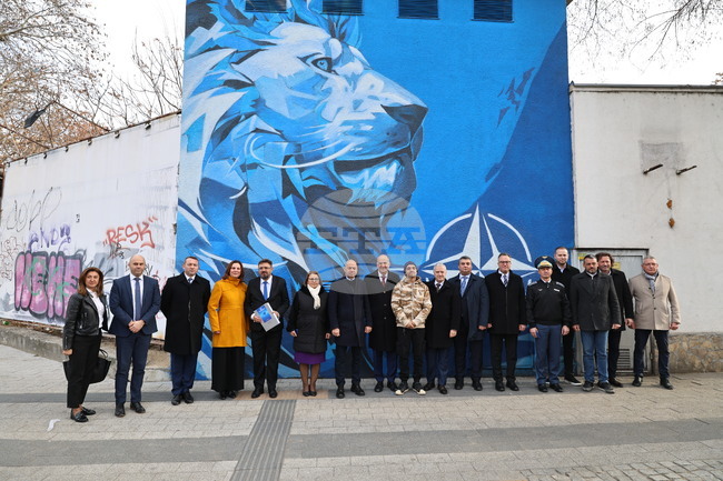 Последният от петте графита от конкурса на МВнР за улично изкуство „България – по-красива в НАТО“ бе открит в Пловдив