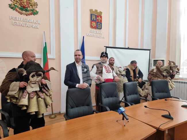 Кметът на Кюстендил Огнян Атанасов посрещна на Игнажден кукери