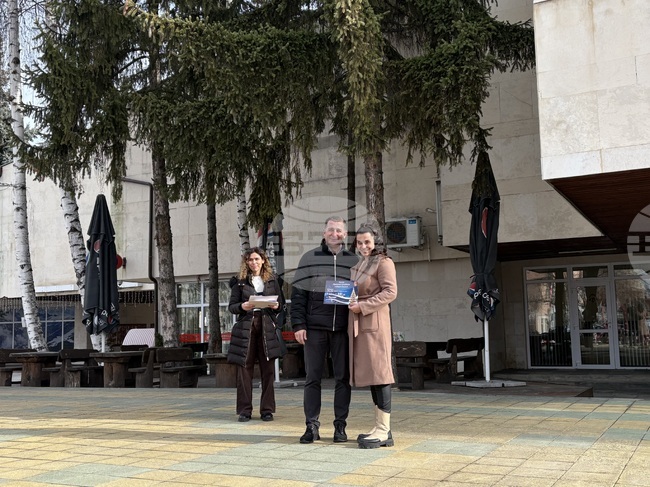 В Самоков връчиха наградите за най-добра външна коледна украса