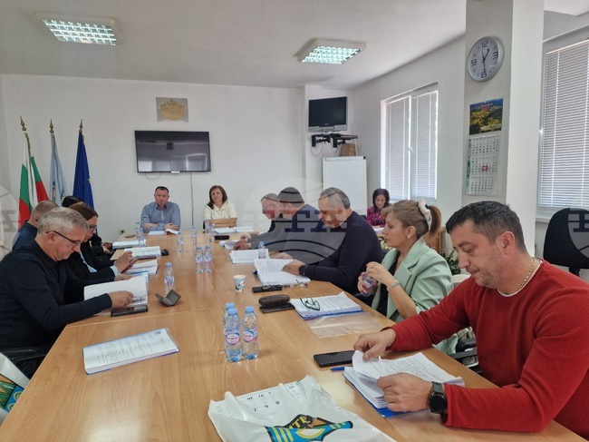 По-висока такса за битови отпадъци гласува Общинският съвет в Баните