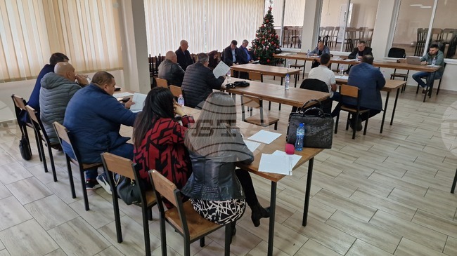 Осигурени са близо 33 тона сол и над 16 тона пясък за пътищата в общината за зимния сезон, бе докладвано пред Общинския съвет в Златарица