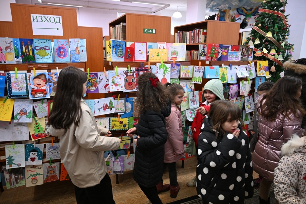 Над 1140 деца участваха в конкурс за коледна картичка и оригинално коледно пожелание на сливенската регионална библиотека